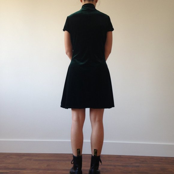 Scarlet - Green Velvet Dress - Picture 9 of 13